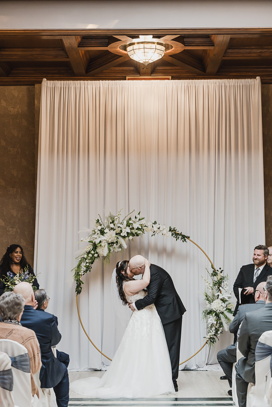 A classic navy and black summer San Marino Club wedding in Sterling Heights provided by top-rated Detroit wedding photographer Kari Dawson.