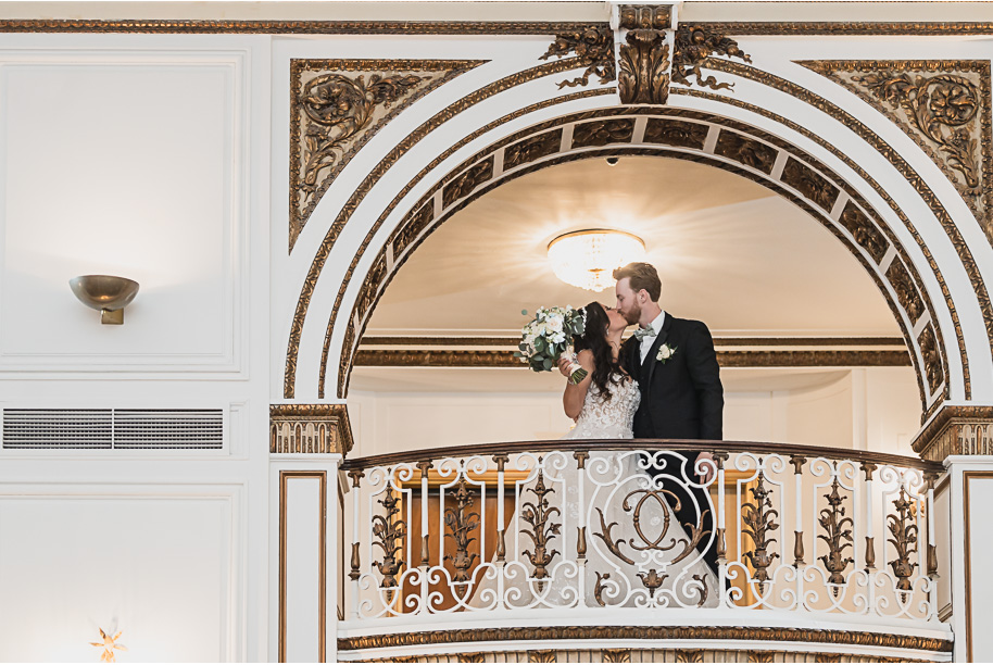 A romantic fall Colony Club wedding in Detroit, MI provided by Kari Dawson, top-rated Detroit wedding photographer and her team.