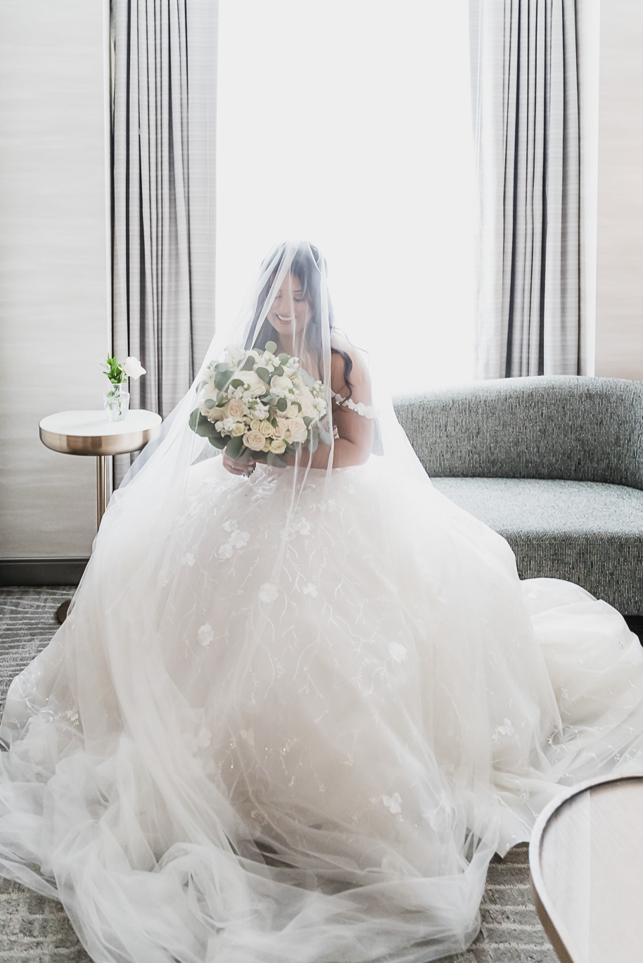 A romantic fall Colony Club wedding in Detroit, MI provided by Kari Dawson, top-rated Detroit wedding photographer and her team.