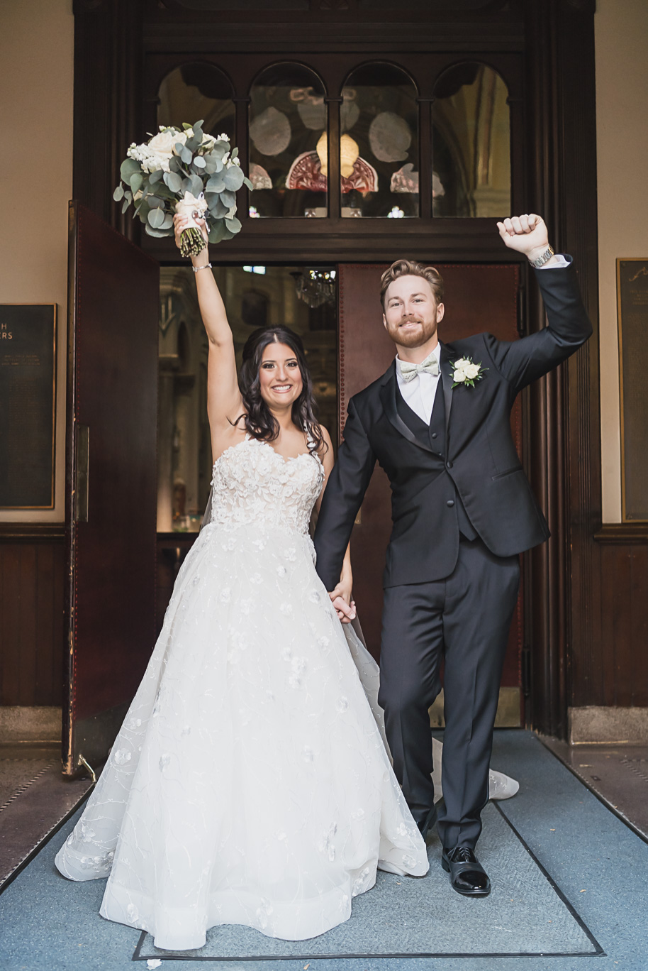 A romantic fall Colony Club wedding in Detroit, MI provided by Kari Dawson, top-rated Detroit wedding photographer and her team.