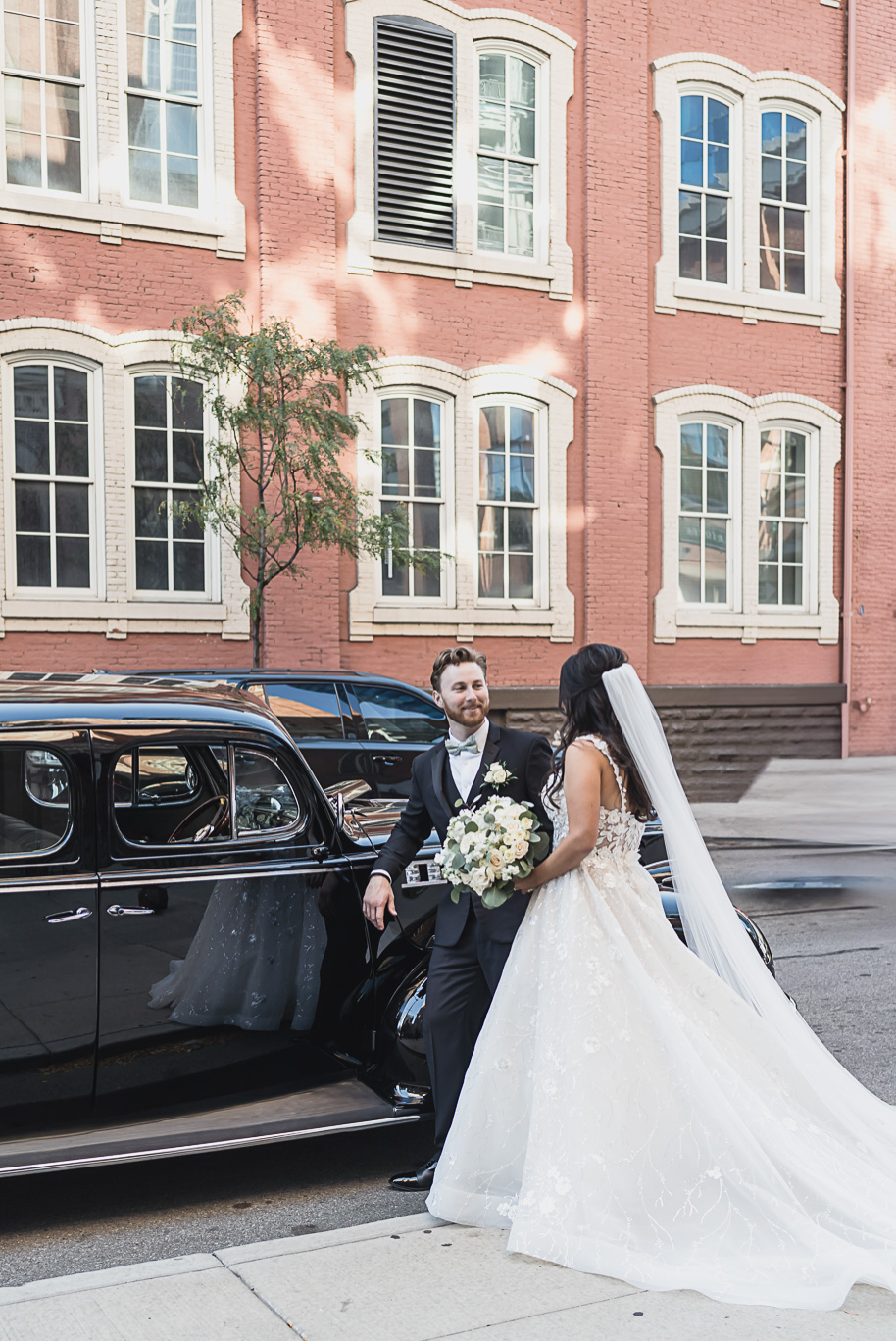 A romantic fall Colony Club wedding in Detroit, MI provided by Kari Dawson, top-rated Detroit wedding photographer and her team.