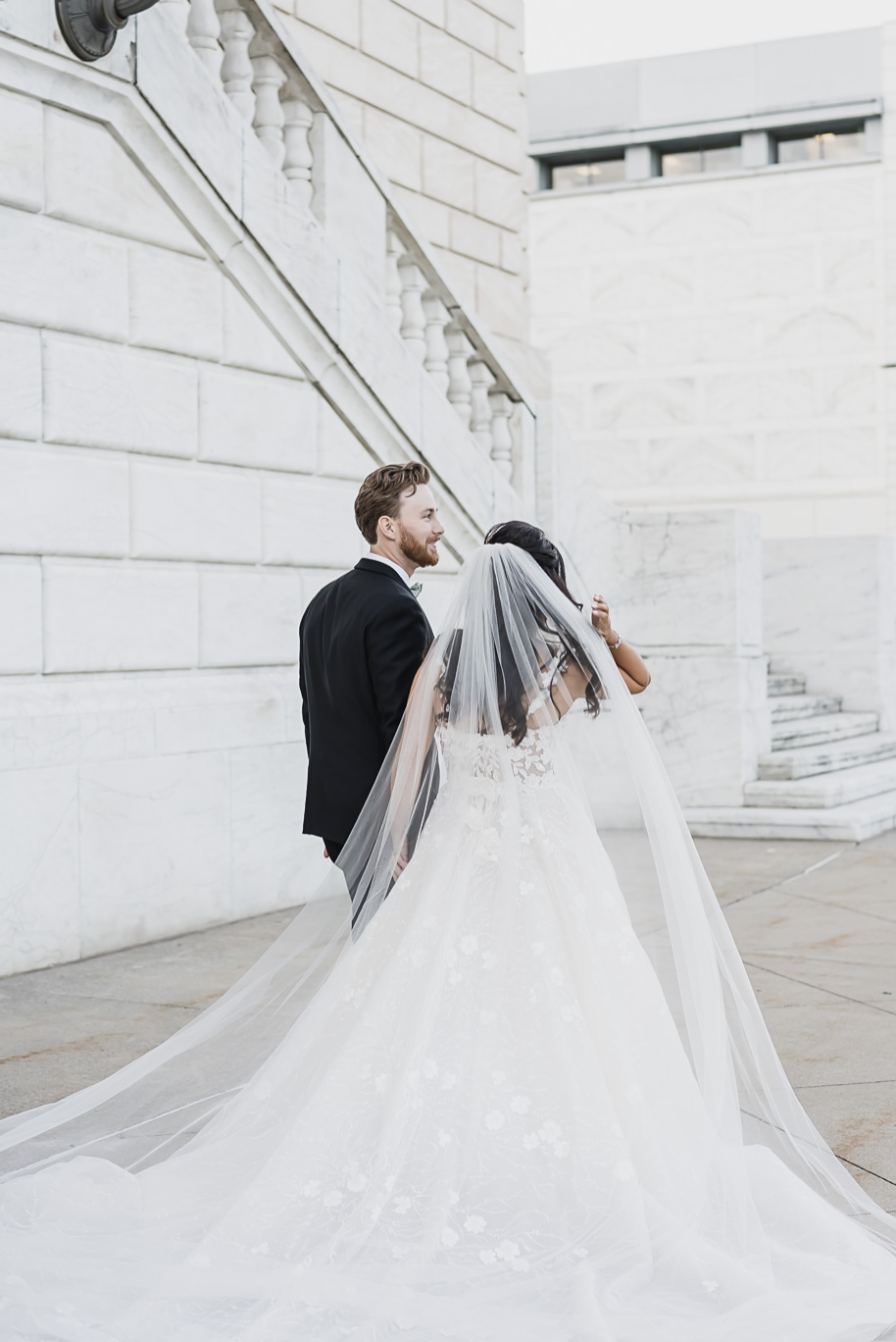 A romantic fall Colony Club wedding in Detroit, MI provided by Kari Dawson, top-rated Detroit wedding photographer and her team.