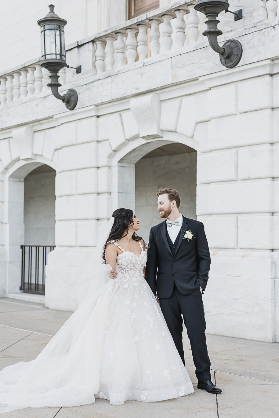 A romantic fall Colony Club wedding in Detroit, MI provided by Kari Dawson, top-rated Detroit wedding photographer and her team.