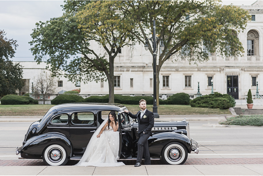 A romantic fall Colony Club wedding in Detroit, MI provided by Kari Dawson, top-rated Detroit wedding photographer and her team.