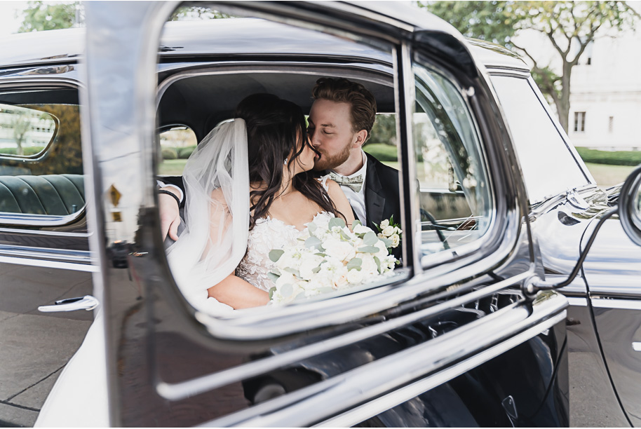 A romantic fall Colony Club wedding in Detroit, MI provided by Kari Dawson, top-rated Detroit wedding photographer and her team.