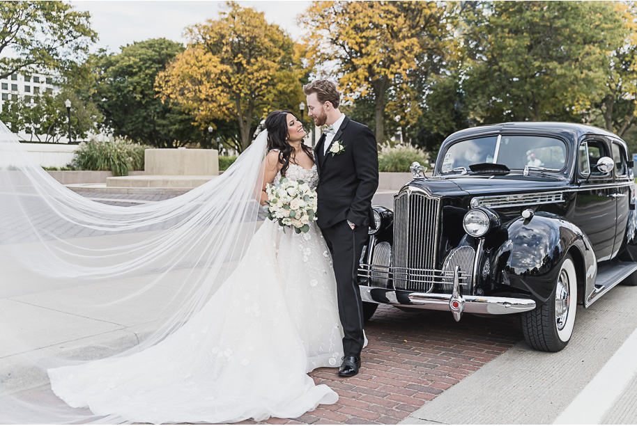 A romantic fall Colony Club wedding in Detroit, MI provided by Kari Dawson, top-rated Detroit wedding photographer and her team.