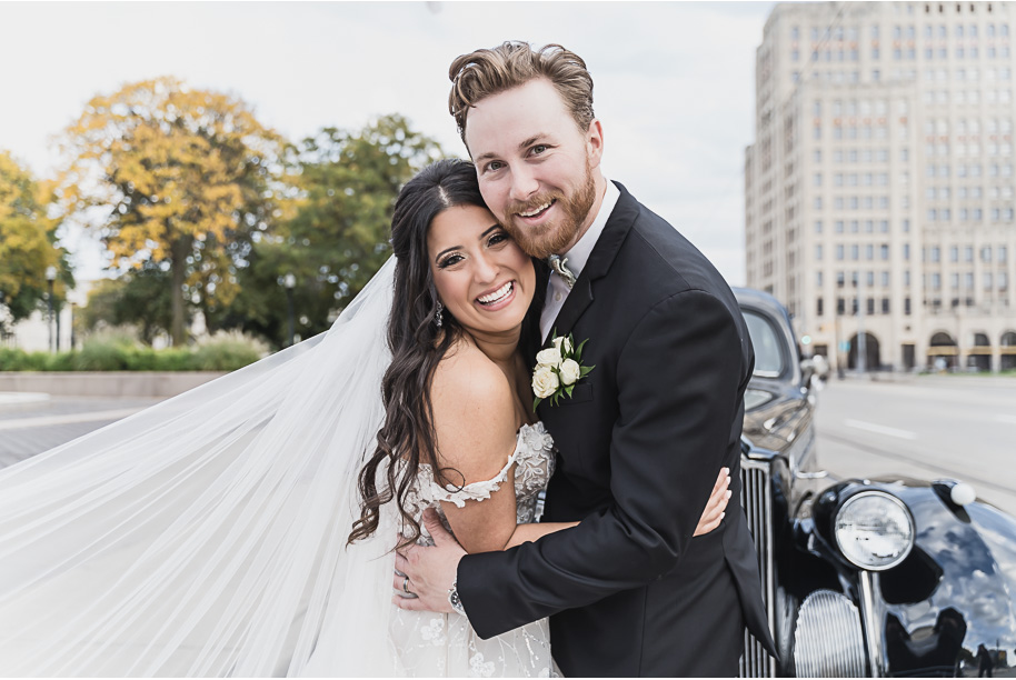 A romantic fall Colony Club wedding in Detroit, MI provided by Kari Dawson, top-rated Detroit wedding photographer and her team.