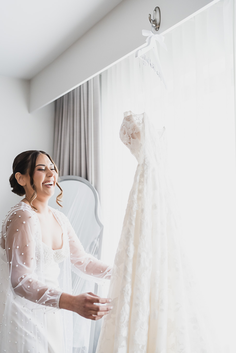 A classic black and white black tie winter Planterra wedding in West Bloomfield, Michigan provided by top-rated Detroit wedding photographer, Kari Dawson and her team.