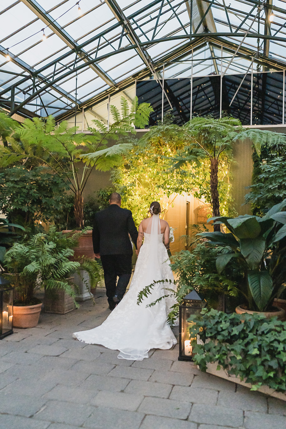 A classic black and white black tie winter Planterra wedding in West Bloomfield, Michigan provided by top-rated Detroit wedding photographer, Kari Dawson and her team.