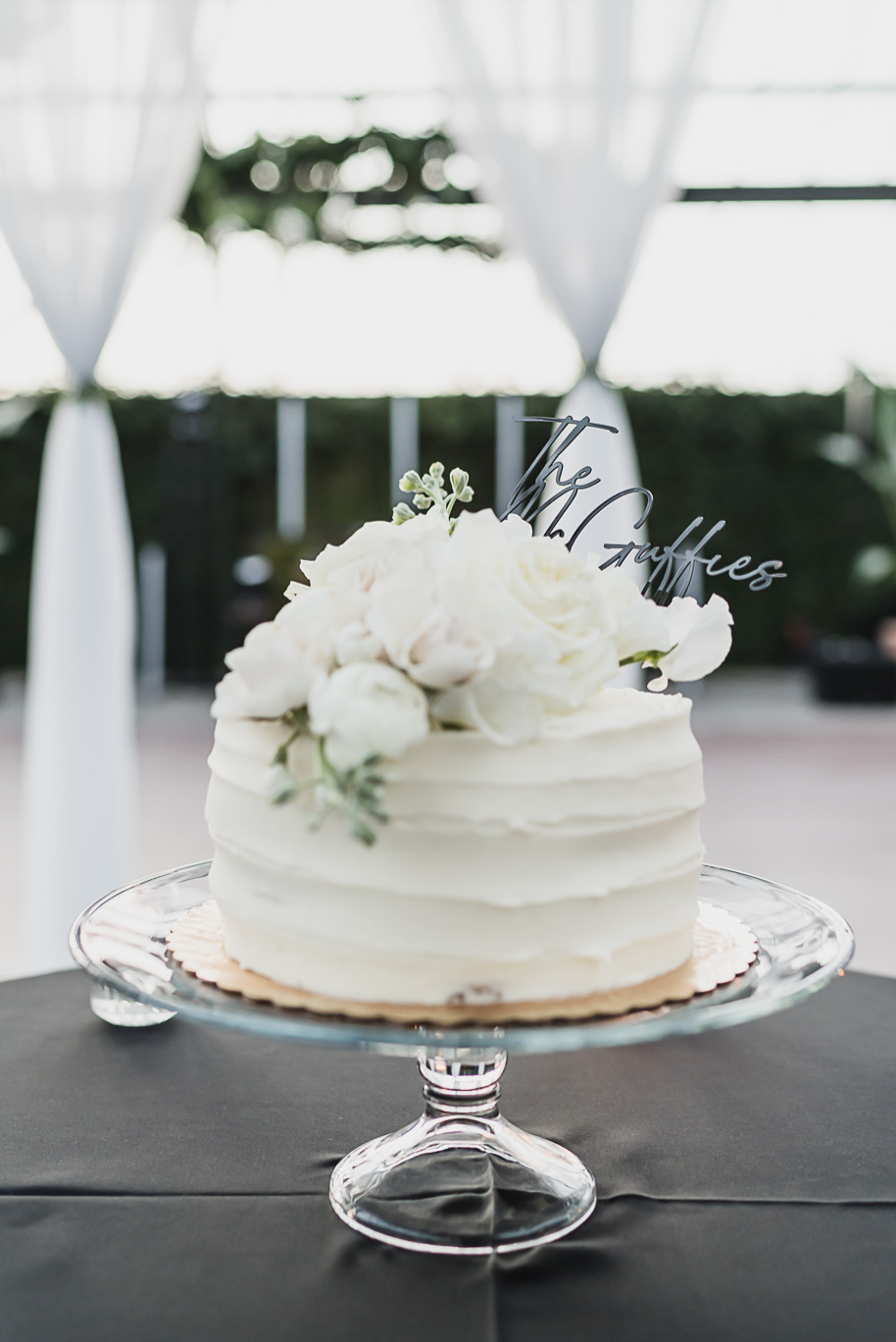 A classic black and white black tie winter Planterra wedding in West Bloomfield, Michigan provided by top-rated Detroit wedding photographer, Kari Dawson and her team.