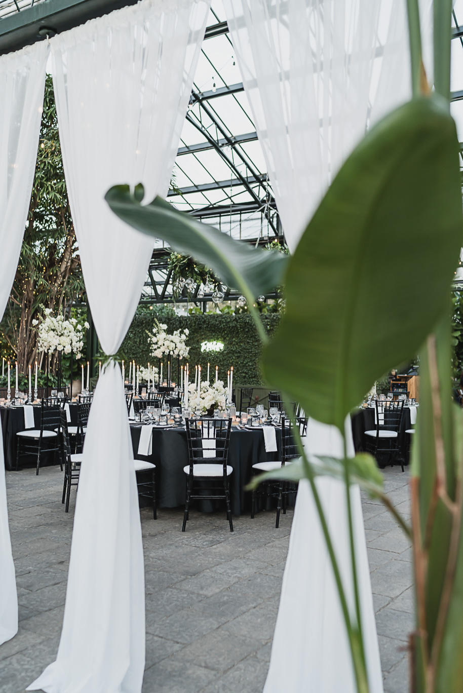 A classic black and white black tie winter Planterra wedding in West Bloomfield, Michigan provided by top-rated Detroit wedding photographer, Kari Dawson and her team.