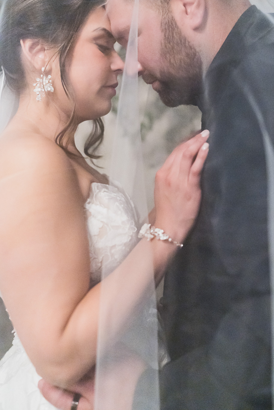 A classic black and white black tie winter Planterra wedding in West Bloomfield, Michigan provided by top-rated Detroit wedding photographer, Kari Dawson and her team.