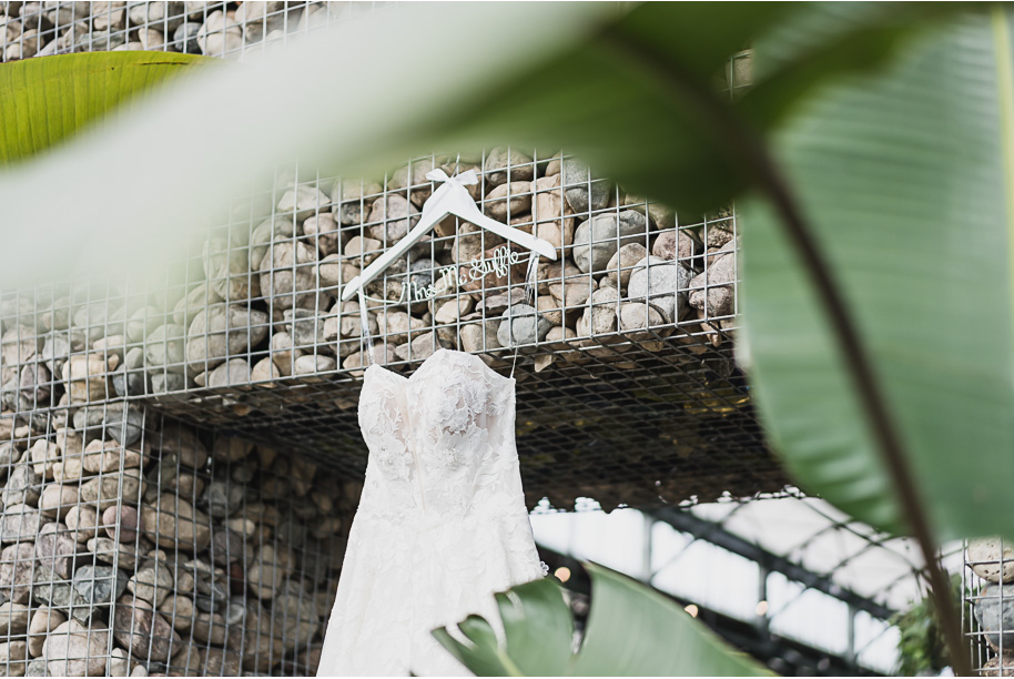 A classic black and white black tie winter Planterra wedding in West Bloomfield, Michigan provided by top-rated Detroit wedding photographer, Kari Dawson and her team.