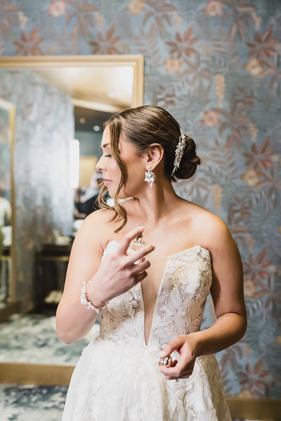 A classic black and white black tie winter Planterra wedding in West Bloomfield, Michigan provided by top-rated Detroit wedding photographer, Kari Dawson and her team.