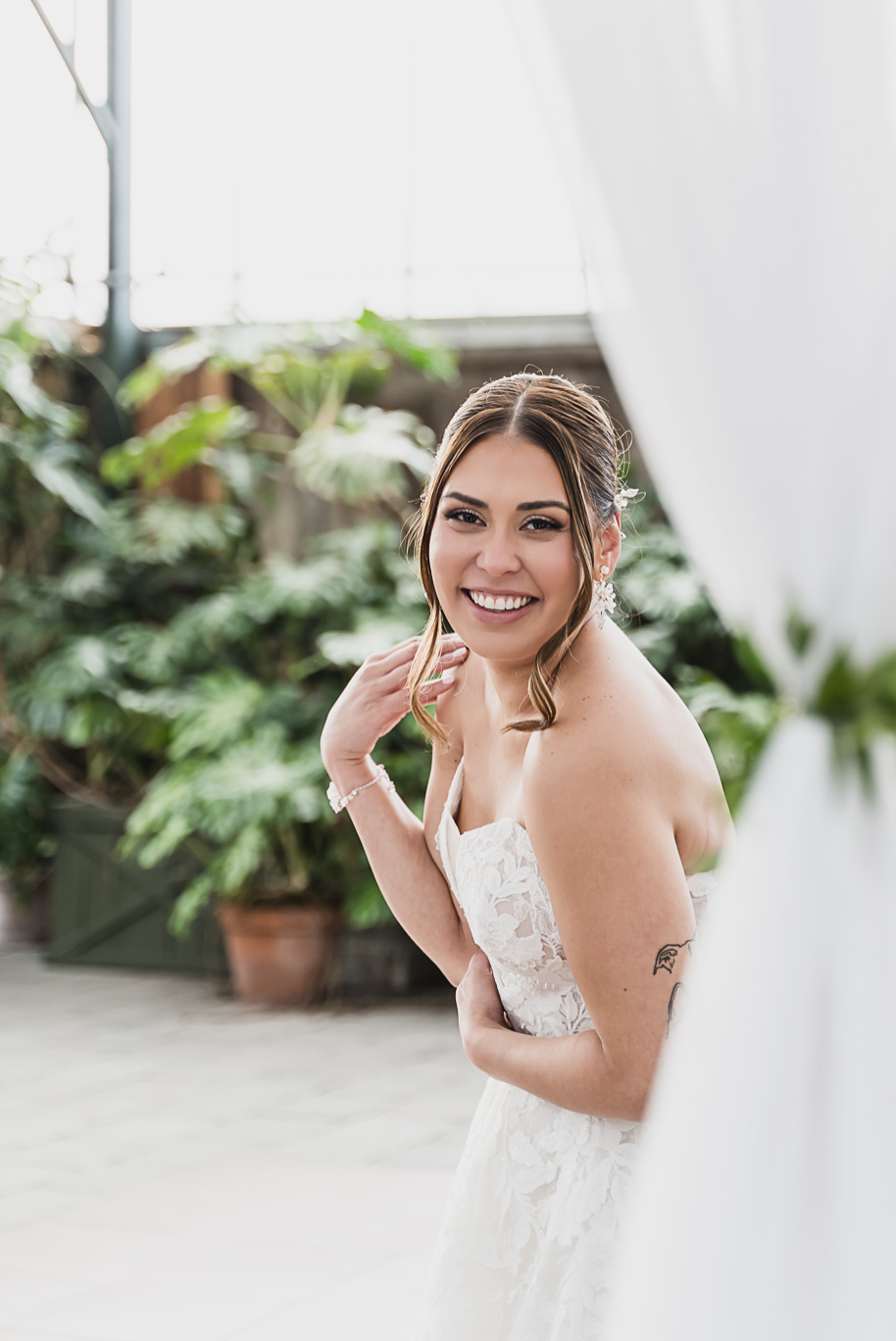 A classic black and white black tie winter Planterra wedding in West Bloomfield, Michigan provided by top-rated Detroit wedding photographer, Kari Dawson and her team.