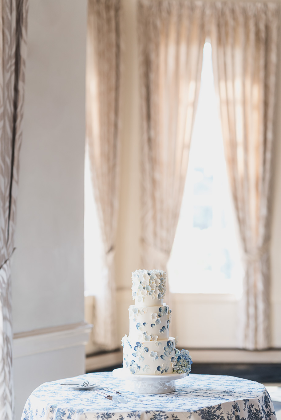 A classic black tie dusty blue and black Detroit Yacht Club wedding steeped in tradition, family heirlooms, hydrangaes, and happy tears by Kari Dawson, top rated Detroit wedding photographer, and her team. 