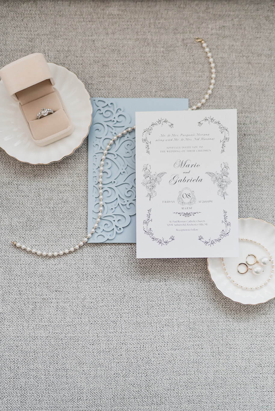 A romantic and elegant Petruzzello wedding in Rochester, Michigan provided by Kari Dawson, top-rated Rochester wedding photographer, and her team. 