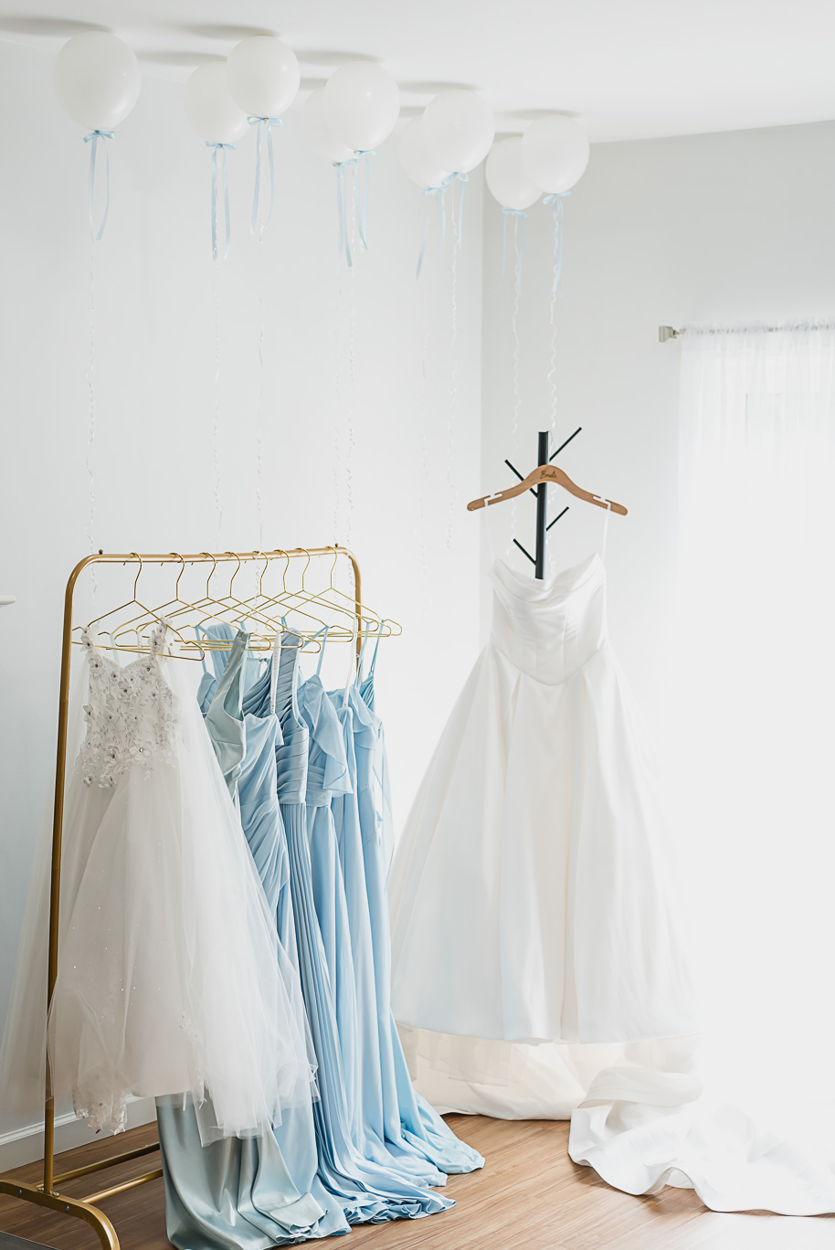 A romantic and elegant Petruzzello wedding in Rochester, Michigan provided by Kari Dawson, top-rated Rochester wedding photographer, and her team. 