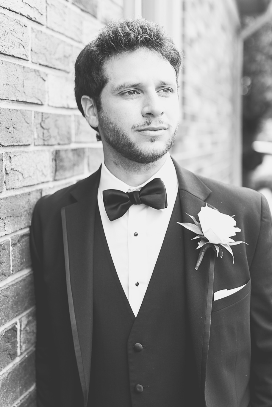 A romantic and elegant Petruzzello wedding in Rochester, Michigan provided by Kari Dawson, top-rated Rochester wedding photographer, and her team. 