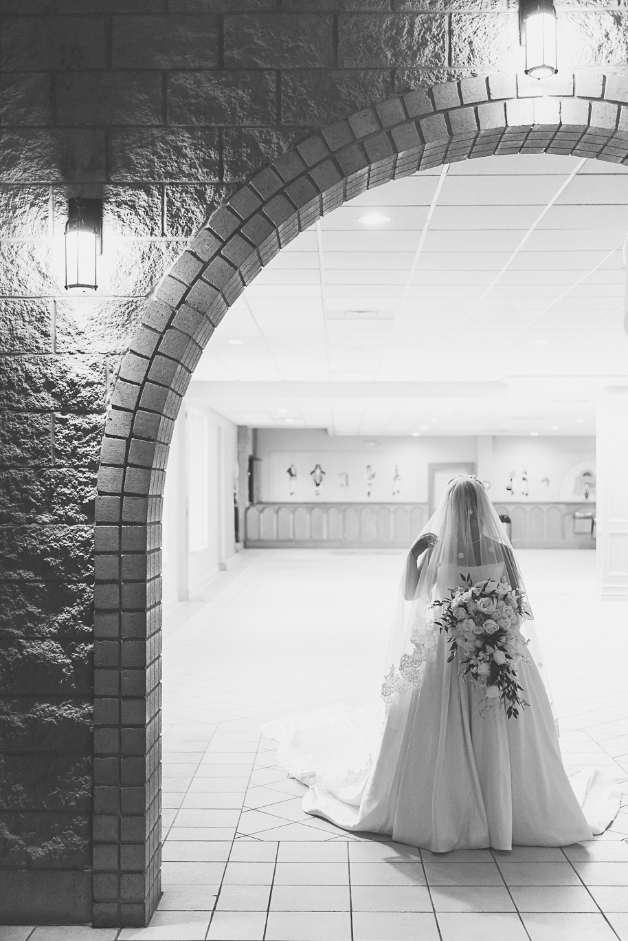 A romantic and elegant Petruzzello wedding in Rochester, Michigan provided by Kari Dawson, top-rated Rochester wedding photographer, and her team. 