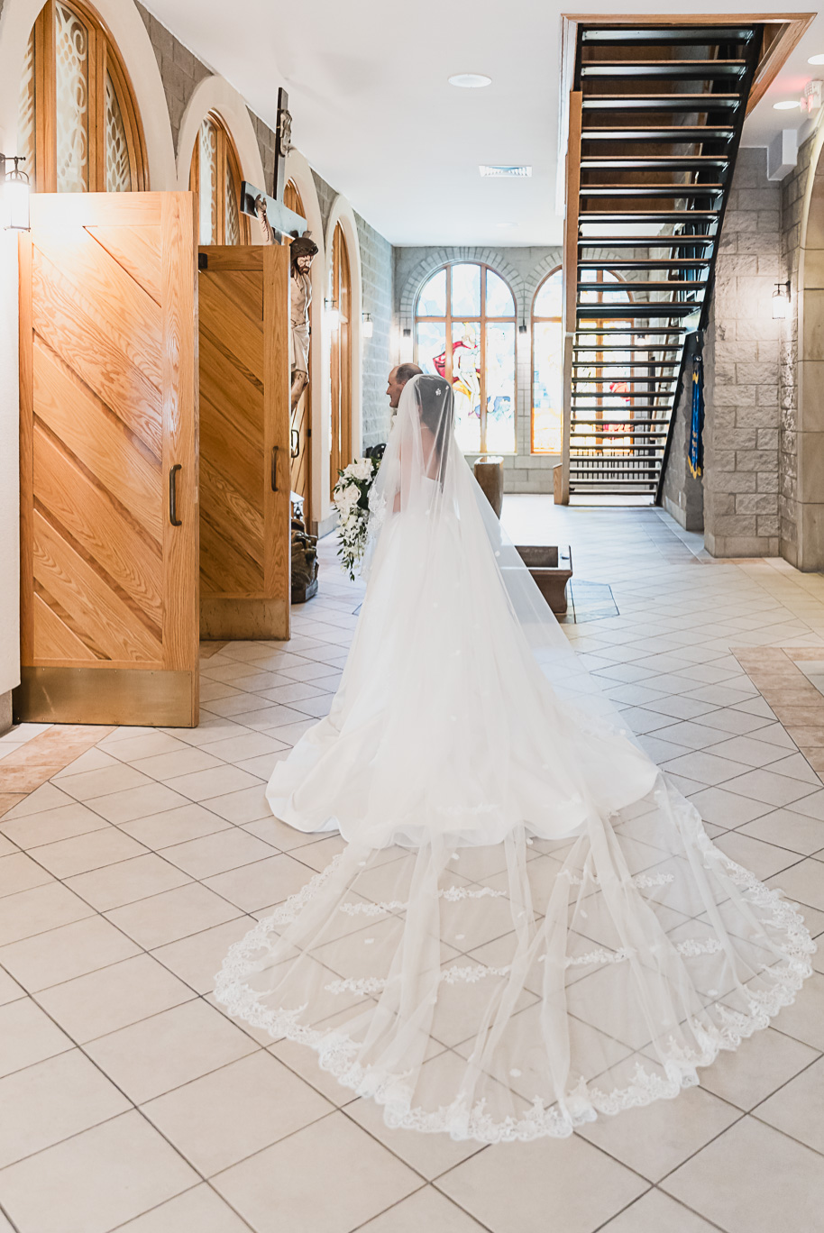 A romantic and elegant Petruzzello wedding in Rochester, Michigan provided by Kari Dawson, top-rated Rochester wedding photographer, and her team. 