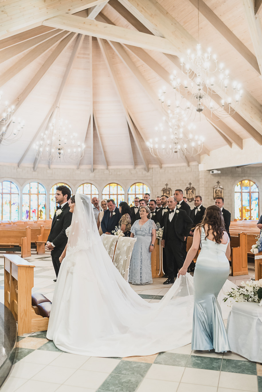 A romantic and elegant Petruzzello wedding in Rochester, Michigan provided by Kari Dawson, top-rated Rochester wedding photographer, and her team. 