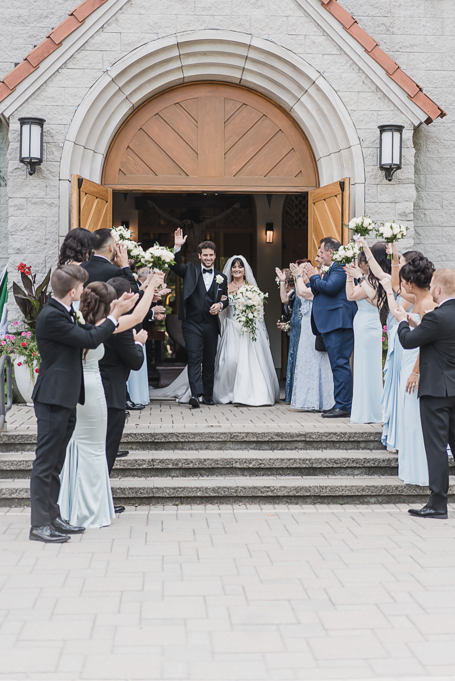 A romantic and elegant Petruzzello wedding in Rochester, Michigan provided by Kari Dawson, top-rated Rochester wedding photographer, and her team. 