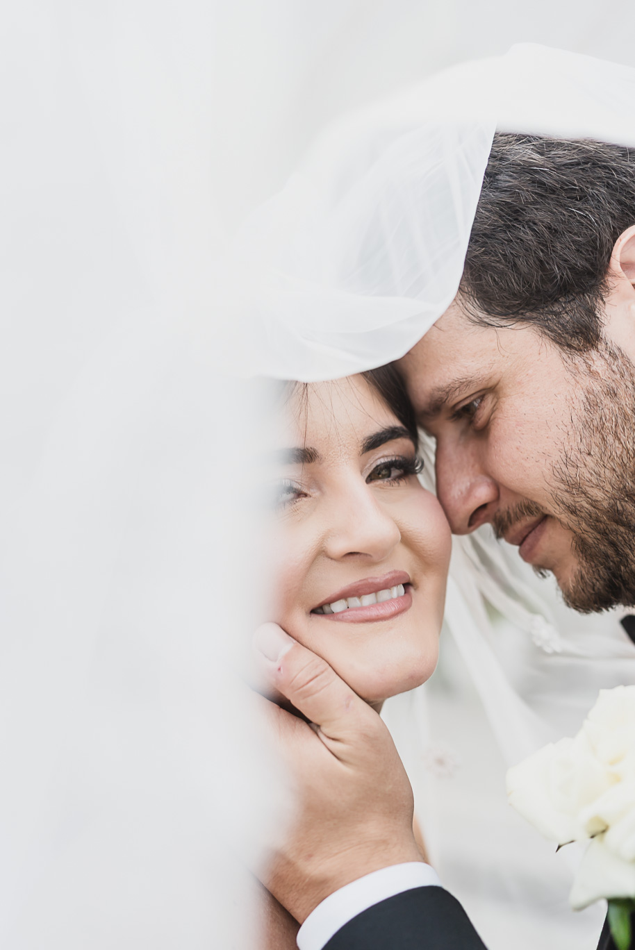 A romantic and elegant Petruzzello wedding in Rochester, Michigan provided by Kari Dawson, top-rated Rochester wedding photographer, and her team. 