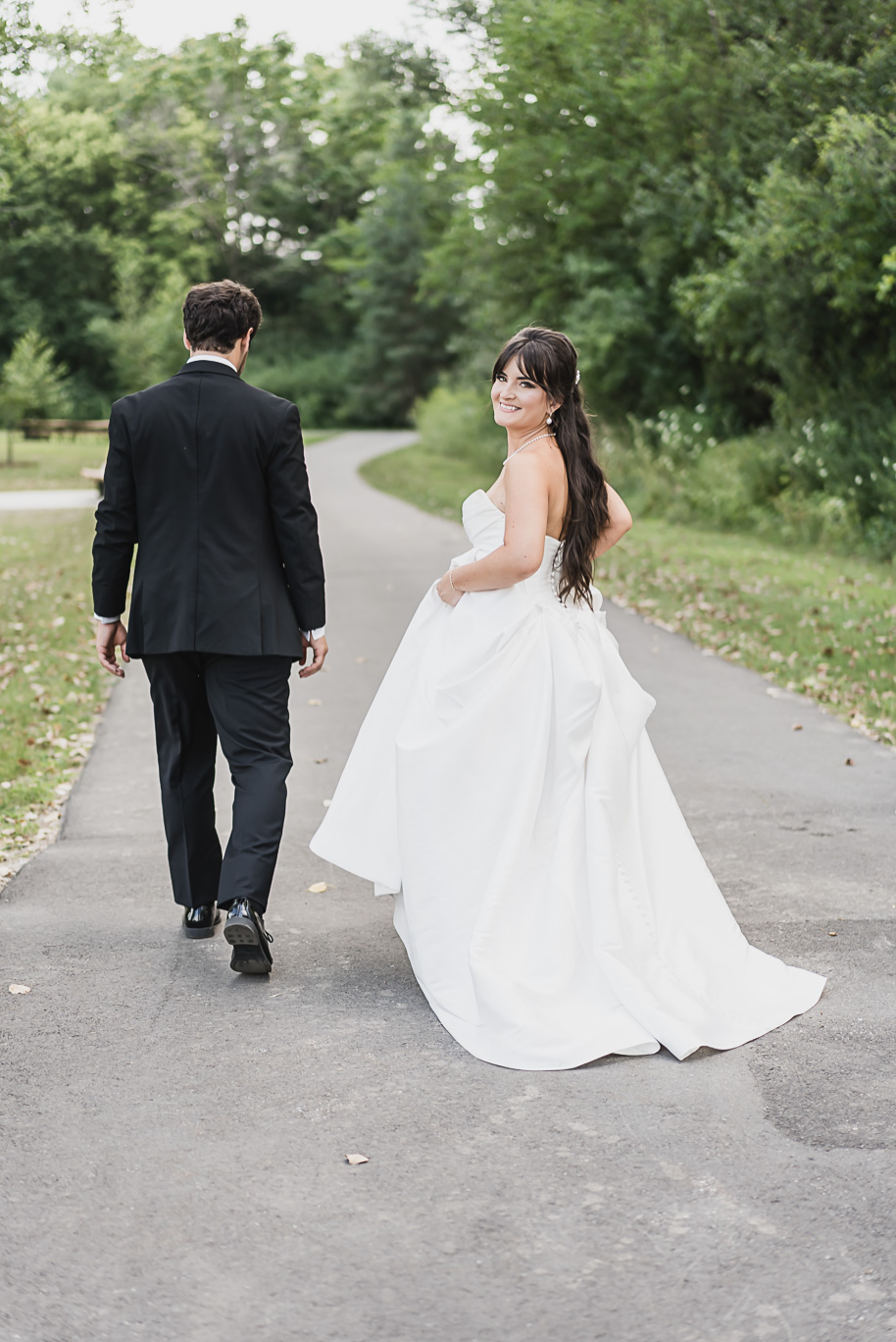 A romantic and elegant Petruzzello wedding in Rochester, Michigan provided by Kari Dawson, top-rated Rochester wedding photographer, and her team. 