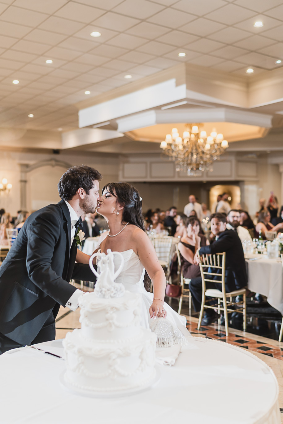 A romantic and elegant Petruzzello wedding in Rochester, Michigan provided by Kari Dawson, top-rated Rochester wedding photographer, and her team. 
