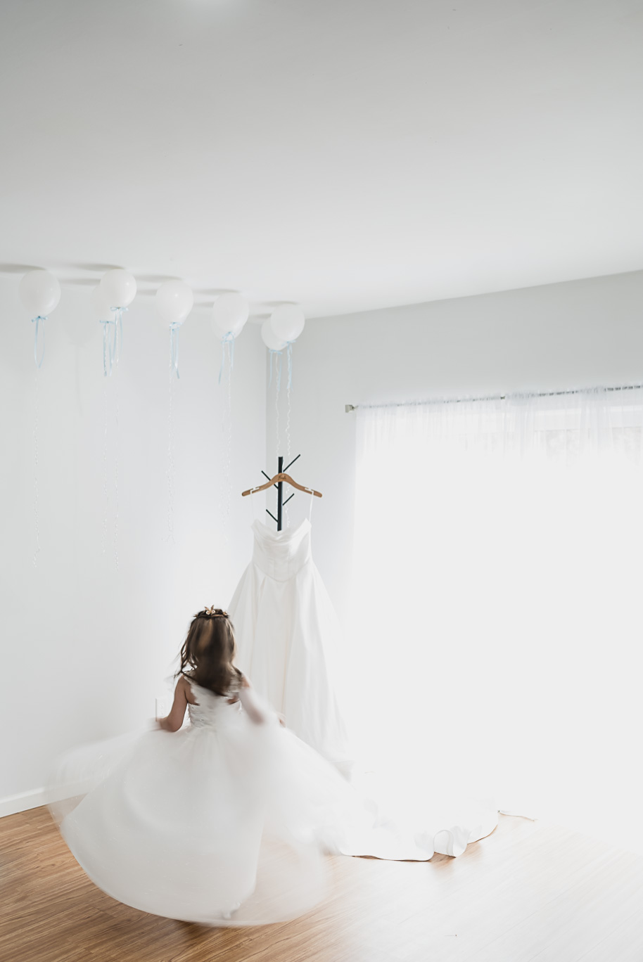 A romantic and elegant Petruzzello wedding in Rochester, Michigan provided by Kari Dawson, top-rated Rochester wedding photographer, and her team. 