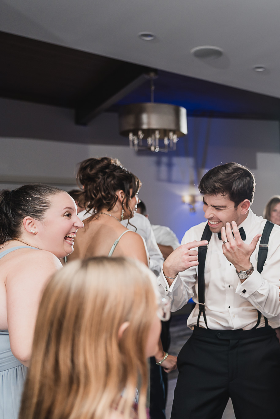 A jewish Bay Pointe Golf Club wedding on Middle Straights Lake provided by top-rated Detroit wedding photographer Kari Dawson + Co.