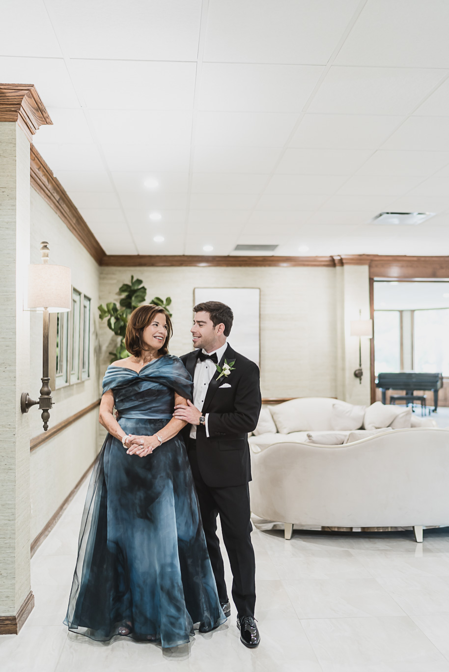 A jewish Bay Pointe Golf Club wedding on Middle Straights Lake provided by top-rated Detroit wedding photographer Kari Dawson + Co.