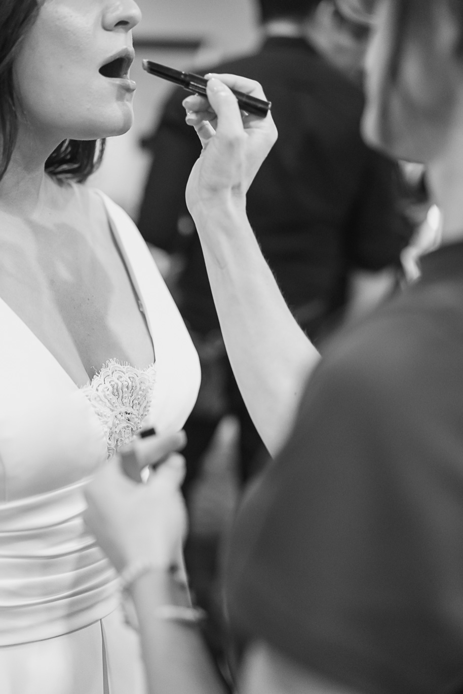 A jewish Bay Pointe Golf Club wedding on Middle Straights Lake provided by top-rated Detroit wedding photographer Kari Dawson + Co.