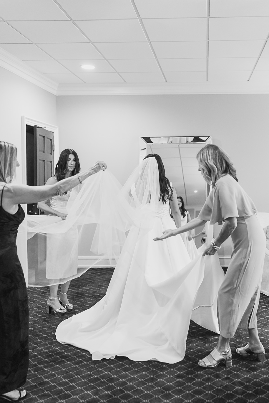 A jewish Bay Pointe Golf Club wedding on Middle Straights Lake provided by top-rated Detroit wedding photographer Kari Dawson + Co.