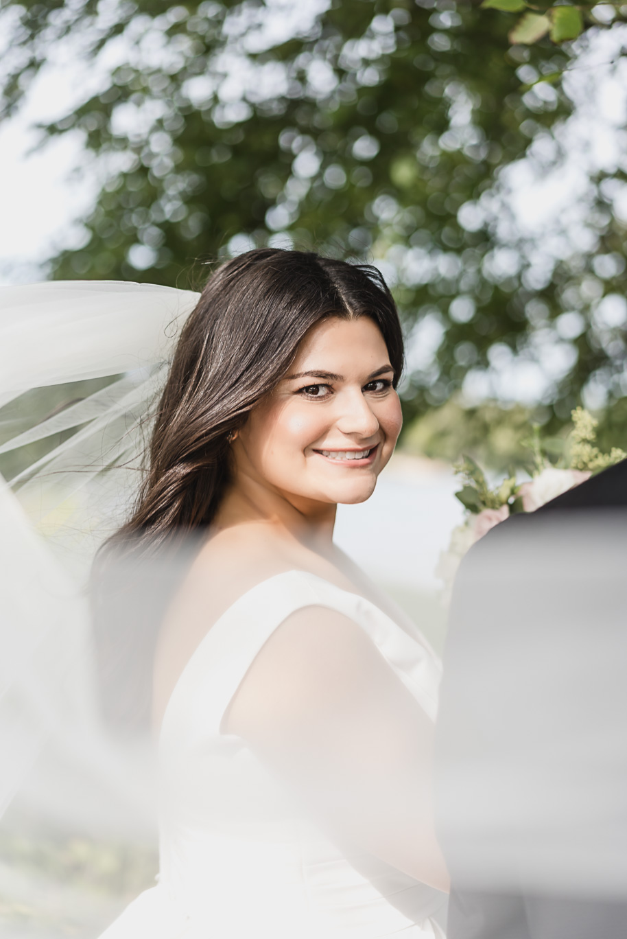 A jewish Bay Pointe Golf Club wedding on Middle Straights Lake provided by top-rated Detroit wedding photographer Kari Dawson + Co.