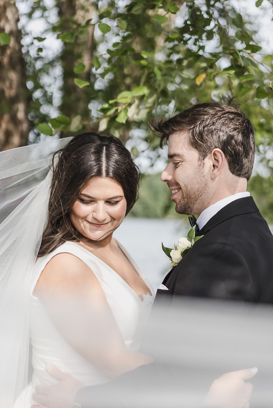 A jewish Bay Pointe Golf Club wedding on Middle Straights Lake provided by top-rated Detroit wedding photographer Kari Dawson + Co.