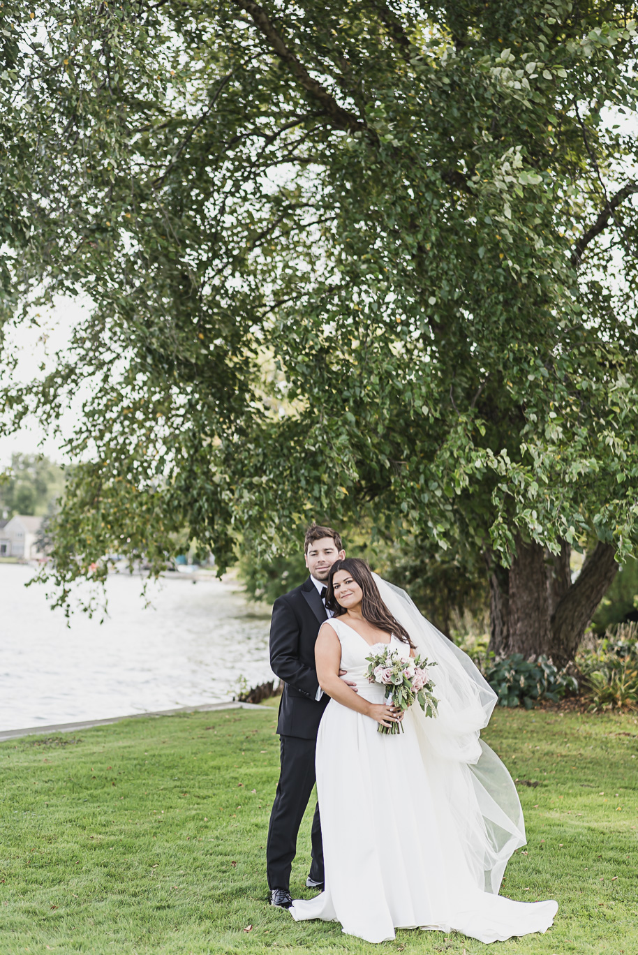 A jewish Bay Pointe Golf Club wedding on Middle Straights Lake provided by top-rated Detroit wedding photographer Kari Dawson + Co.