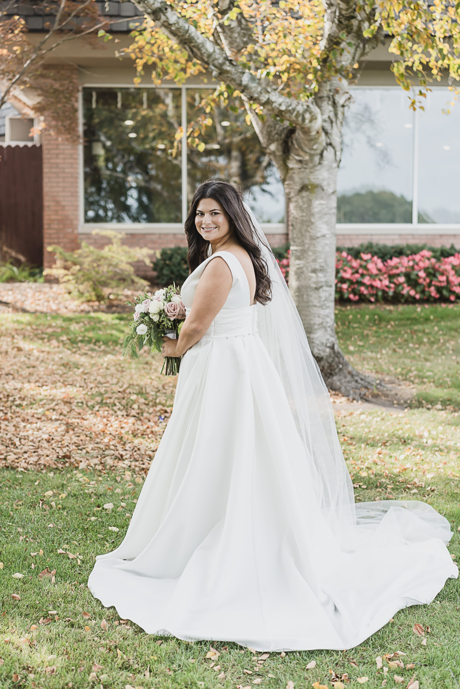 A jewish Bay Pointe Golf Club wedding on Middle Straights Lake provided by top-rated Detroit wedding photographer Kari Dawson + Co.