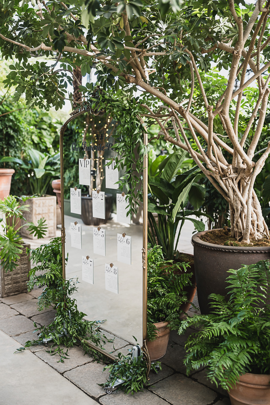 An elegant fall Planterra Conservatory wedding captured by Kari Dawson + Co in Bloomfield Hills, Michigan. This Euro-inspired greenhouse celebration featured lush floral design, golden candlelight, and heartfelt vows beneath the glass canopy. Perfect inspiration for couples dreaming of a romantic Michigan wedding surrounded by nature and timeless architecture.