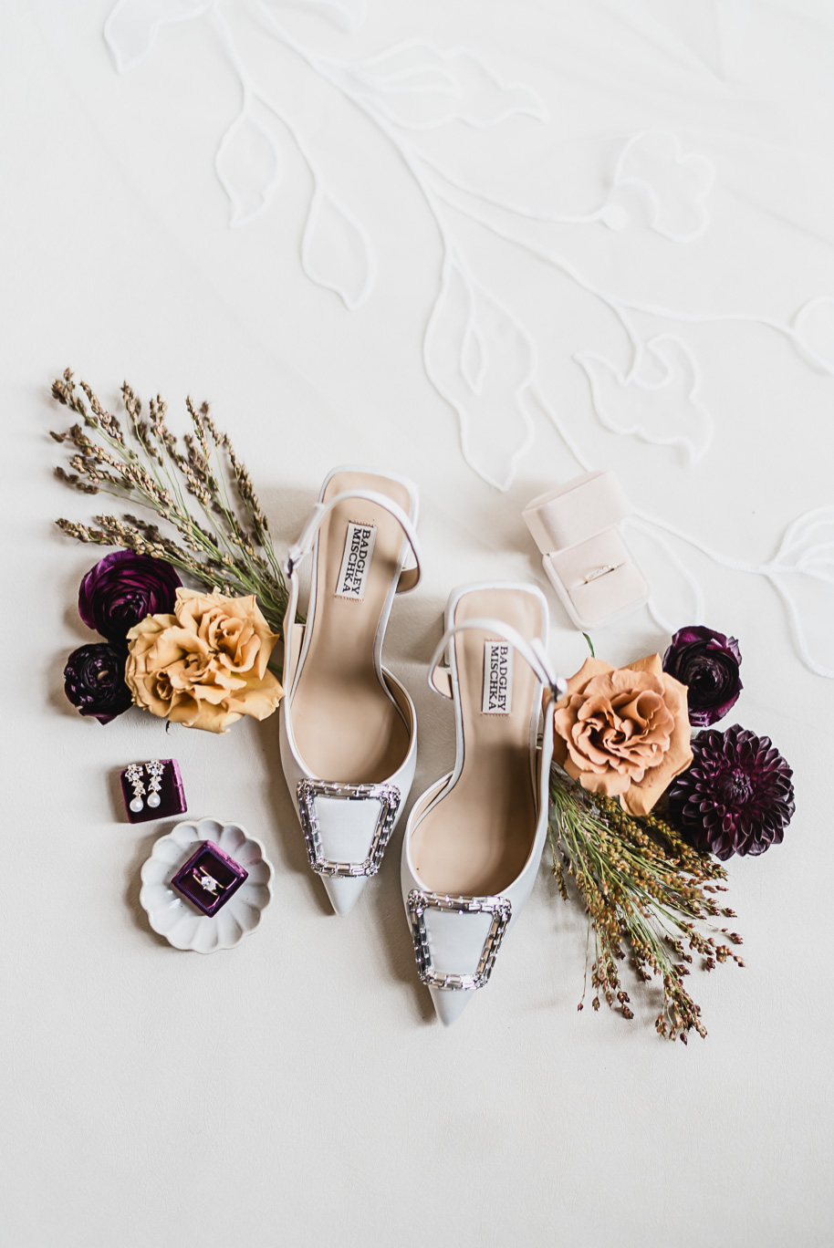 A fall Royal Park wedding in Rochester, Michigan with olive, sage, navy, and gold details captured by top-rated photographer Kari Dawson + Co.