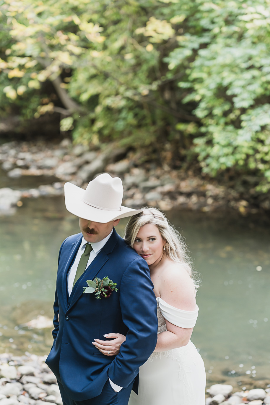 A fall Royal Park wedding in Rochester, Michigan with olive, sage, navy, and gold details captured by top-rated photographer Kari Dawson + Co.