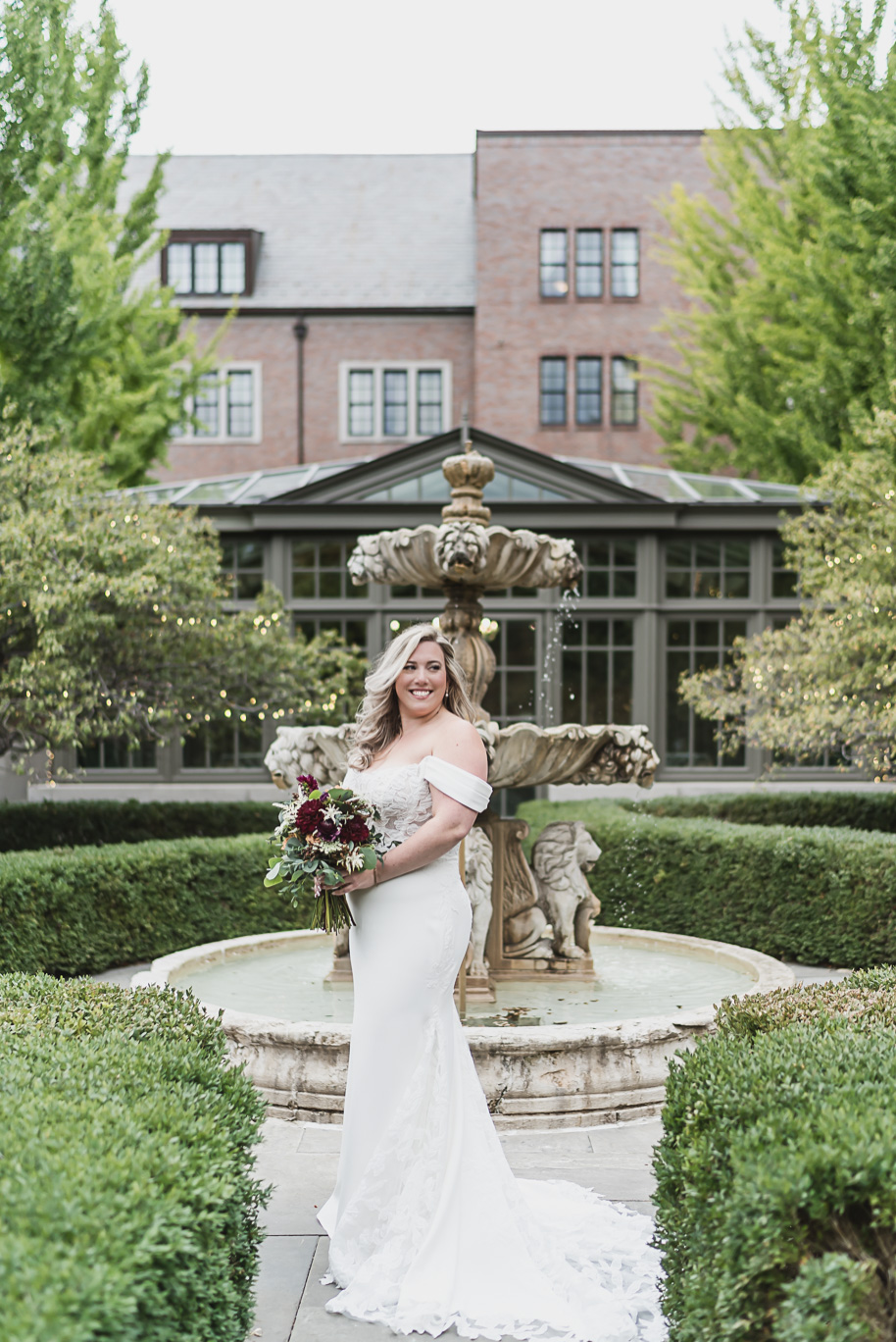 A fall Royal Park wedding in Rochester, Michigan with olive, sage, navy, and gold details captured by top-rated photographer Kari Dawson + Co.