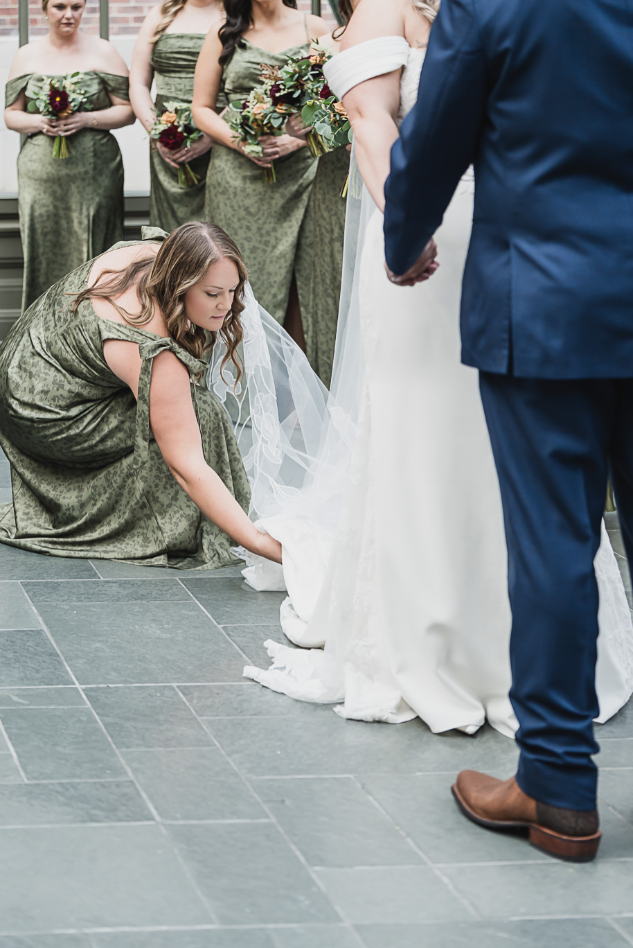 A fall Royal Park wedding in Rochester, Michigan with olive, sage, navy, and gold details captured by top-rated photographer Kari Dawson + Co.