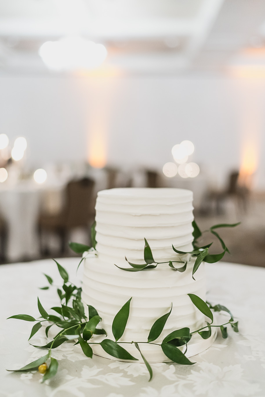 A fall Royal Park wedding in Rochester, Michigan with olive, sage, navy, and gold details captured by top-rated photographer Kari Dawson + Co.