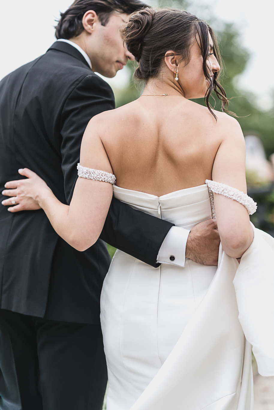 A romantic black and champagne black tie fall Macedonian Lovett Hall wedding documented by Kari Dawson and Co 