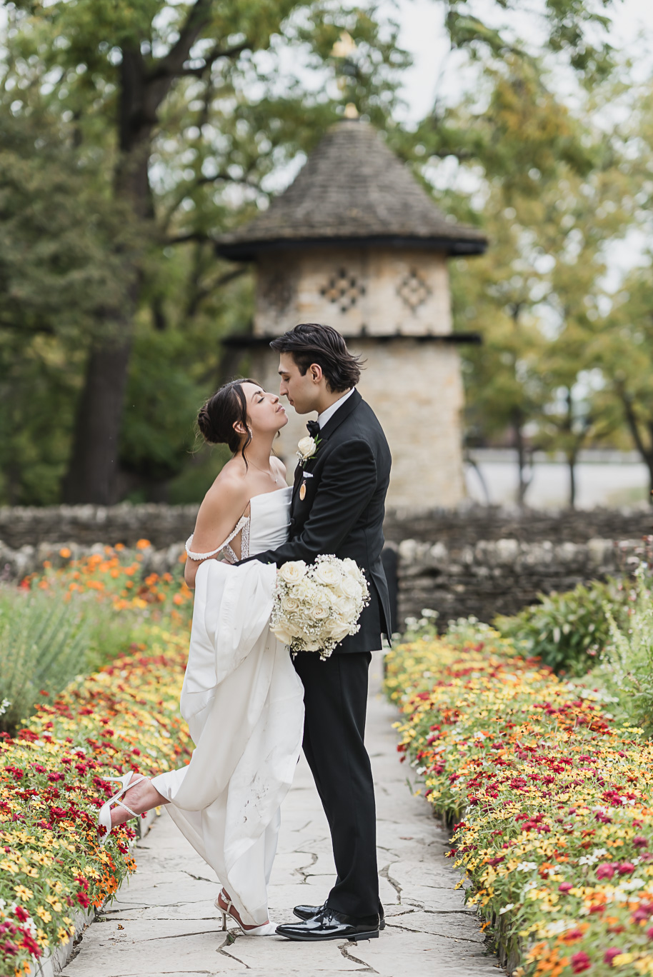 A romantic black and champagne black tie fall Macedonian Lovett Hall wedding documented by Kari Dawson and Co 