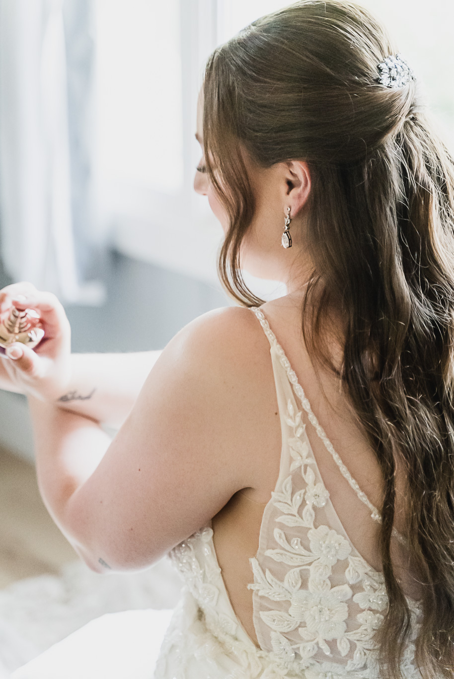 A fall Bay Pointe Woods wedding in Shelbyville, Michigan, featuring white and sage details, black-tie elegance, and heartfelt family legacy. Photographed by Kari Dawson + Co.
