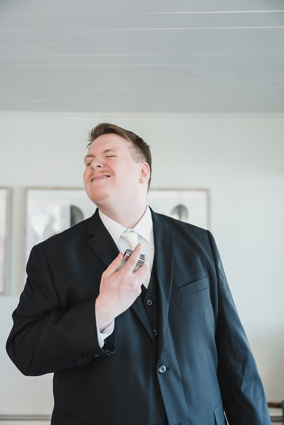 A fall Bay Pointe Woods wedding in Shelbyville, Michigan, featuring white and sage details, black-tie elegance, and heartfelt family legacy. Photographed by Kari Dawson + Co.
