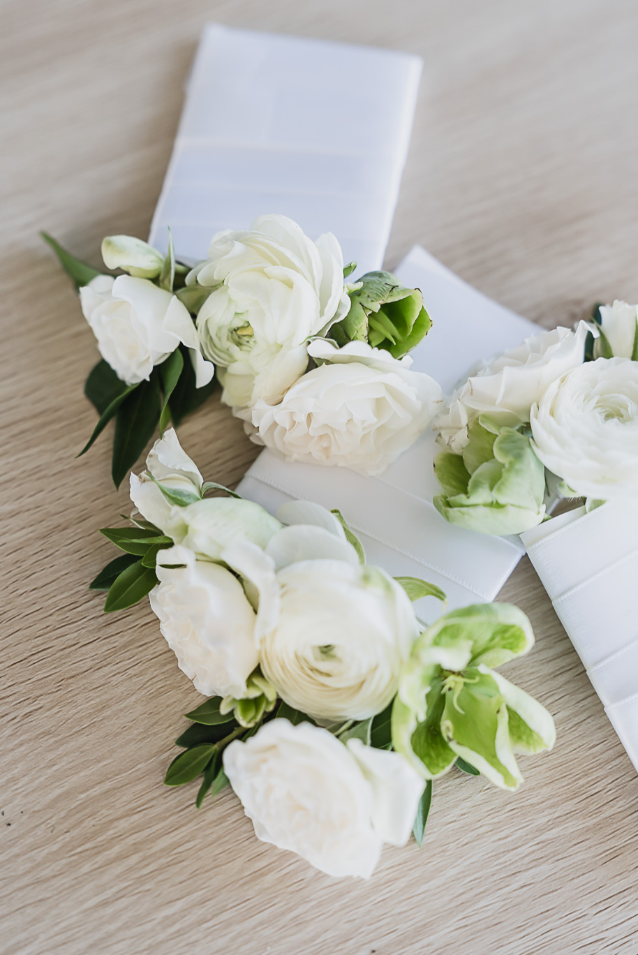 A fall Bay Pointe Woods wedding in Shelbyville, Michigan, featuring white and sage details, black-tie elegance, and heartfelt family legacy. Photographed by Kari Dawson + Co.
